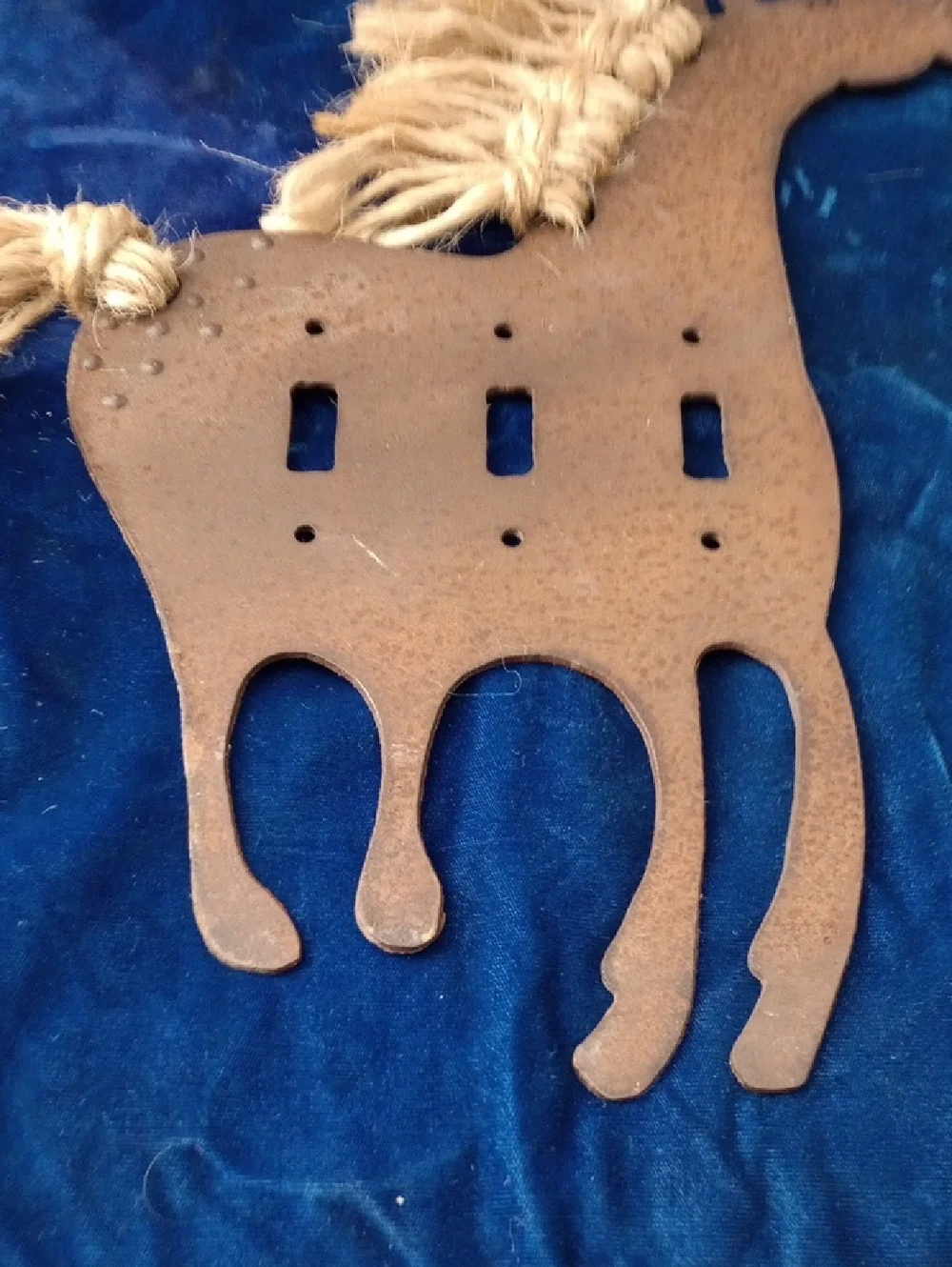 Rustic Horse Wall Decor with Natural Rope Mane - Brown